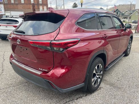 Used 2020 Toyota Highlander XLE image 6