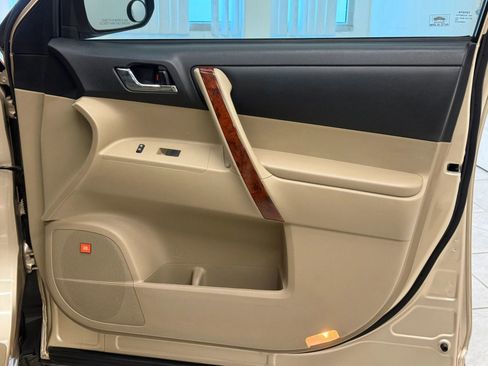 Used 2013 Toyota Highlander Limited image 23