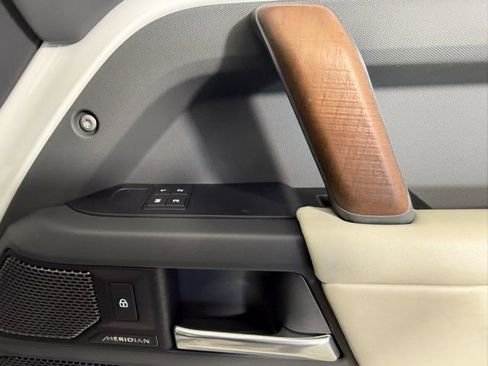 Used 2024 Land Rover Defender 110 X-Dynamic SE image 31