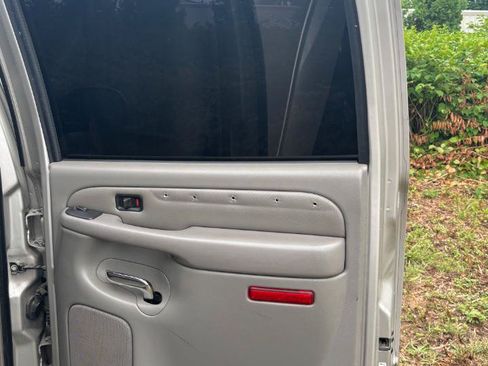 Used 2004 Cadillac Escalade ESV AWD image 24