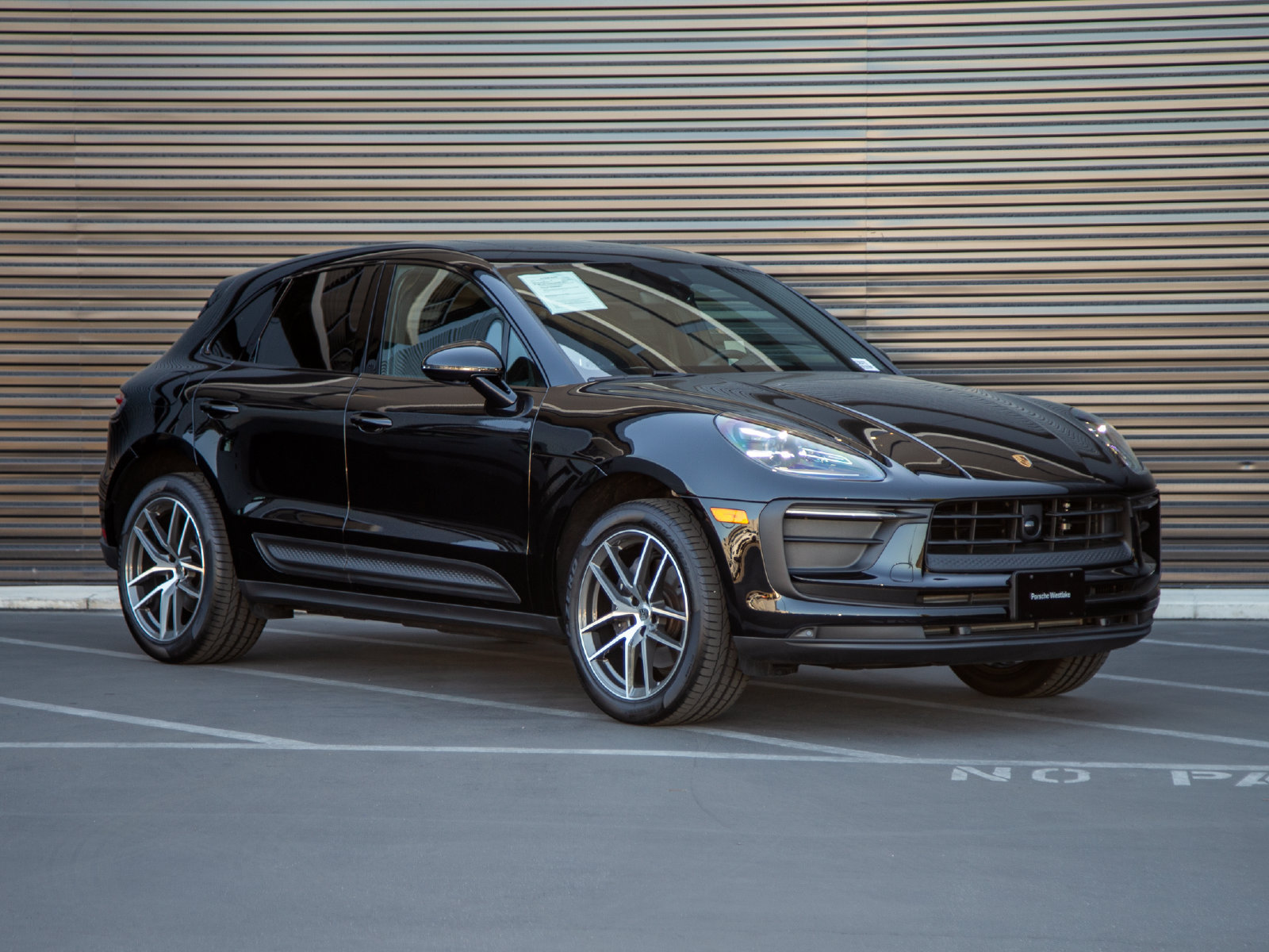 Certified 2026 Porsche Macan AWD/4WD image 9