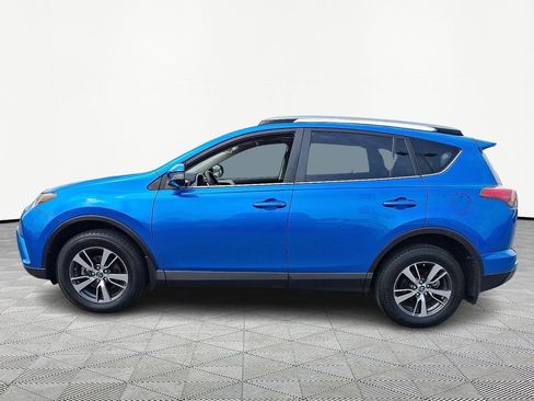 Used 2018 Toyota RAV4 XLE AWD/4WD image 4