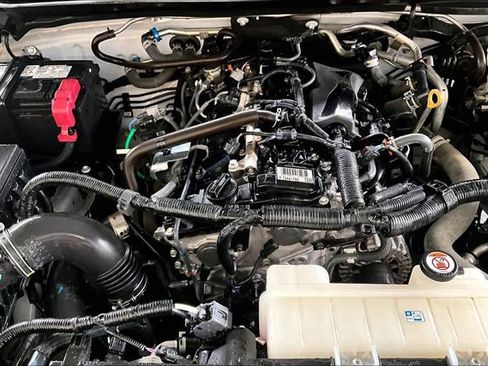 Used 2024 Toyota Tacoma TRD Off-Road AWD/4WD image 32