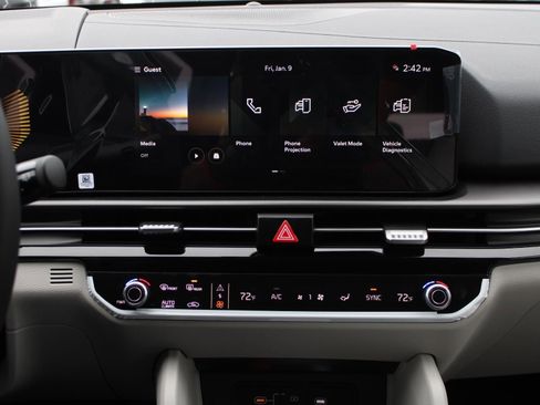 New 2026 Kia Sportage EX image 13