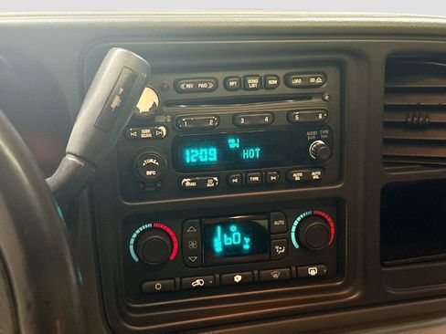 Used 2005 Chevrolet Tahoe Z71 w/ Preferred Equipment Group AWD/4WD image 16