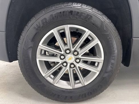 Used 2023 Chevrolet Traverse LT FWD image 32