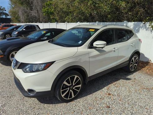 Certified 2017 Nissan Rogue Sport SL image 3