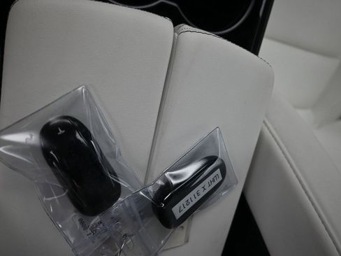 Used 2021 Tesla Model X Long Range image 24