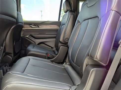 New 2025 Jeep Grand Cherokee L Limited image 29