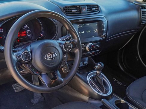 Used 2018 Kia Soul + image 9