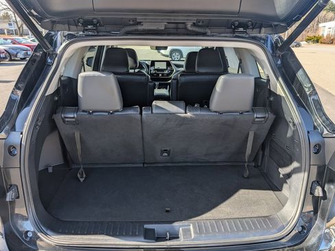 Used 2023 Toyota Highlander XLE image 13