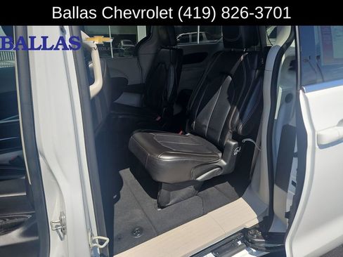Used 2024 Chrysler Pacifica Touring-L FWD image 26