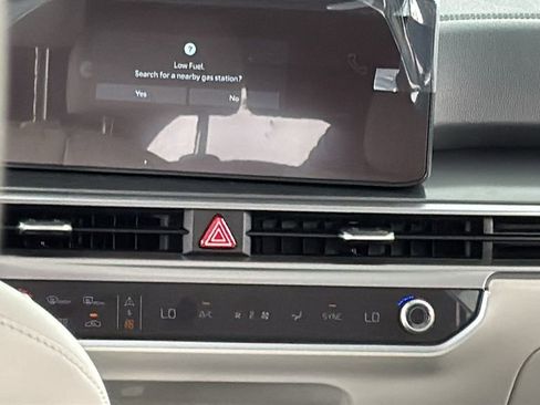 Used 2025 Kia Sorento S image 17