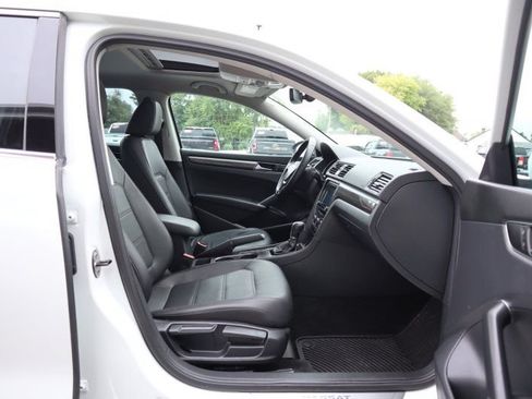Used 2017 Volkswagen Passat 1.8T SE FWD image 21