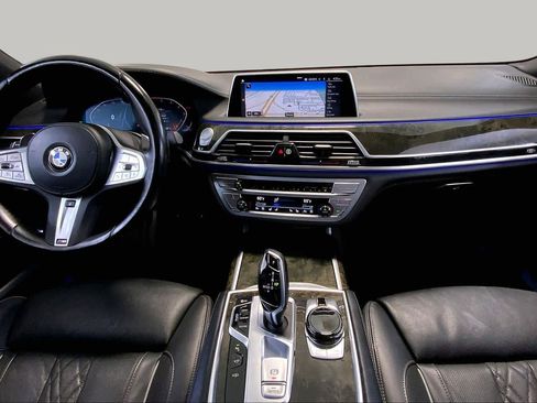 Used 2022 BMW 750i xDrive w/ Luxury Rear Seating Package AWD/4WD image 15