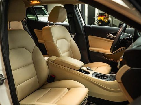 Used 2019 Mercedes-Benz GLA 250 4MATIC image 15