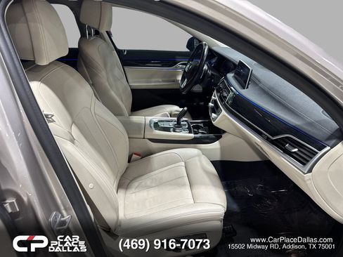 Used 2022 BMW 740i w/ Luxury Rear Seating Package RWD image 27