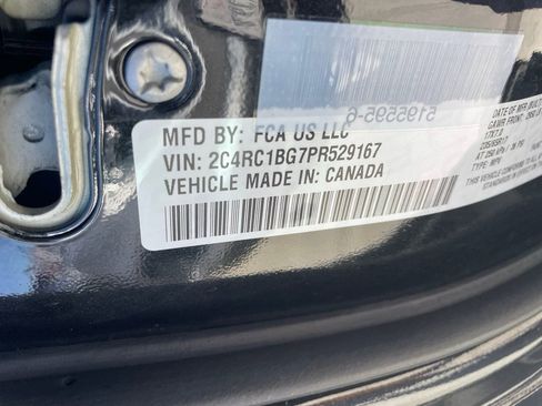 Used 2023 Chrysler Pacifica Touring-L image 12