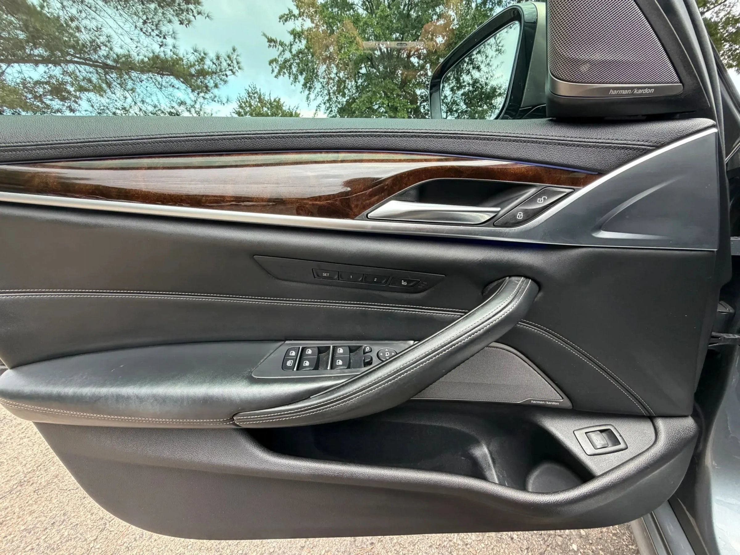 Used 2018 BMW M550i xDrive AWD/4WD image 24