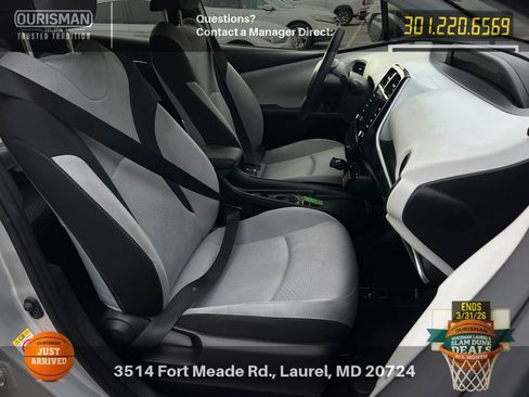 Used 2022 Toyota Prius LE image 10