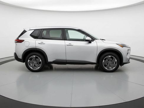 Used 2025 Nissan Rogue SV FWD image 8