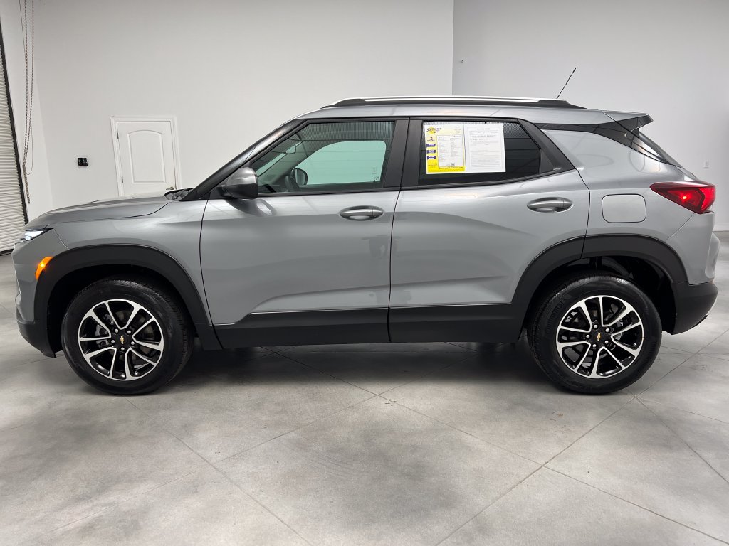 Used 2025 Chevrolet TrailBlazer LT AWD/4WD image 5
