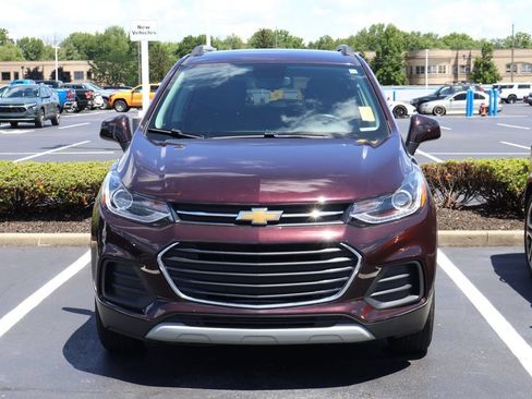Used 2022 Chevrolet Trax LT w/ LT Convenience Package AWD/4WD image 2