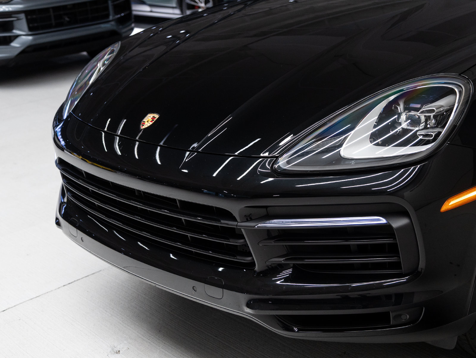 Certified 2023 Porsche Cayenne Coupe AWD/4WD image 33
