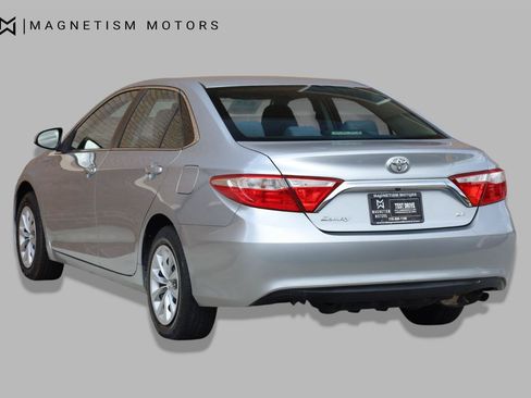 Used 2017 Toyota Camry LE FWD image 9