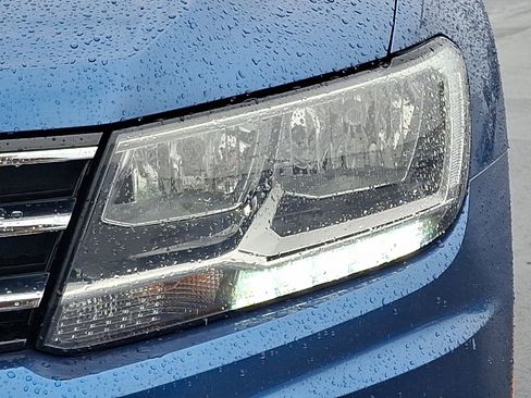 Used 2018 Volkswagen Tiguan SE AWD/4WD image 8