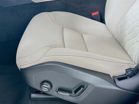 New 2026 Volvo XC90 T8 Plus w/ Protection Package Premier AWD/4WD image 17