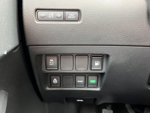 Used 2020 Nissan Rogue S FWD image 17