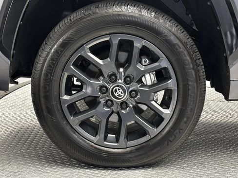 Used 2025 Toyota Tundra Platinum AWD/4WD image 5