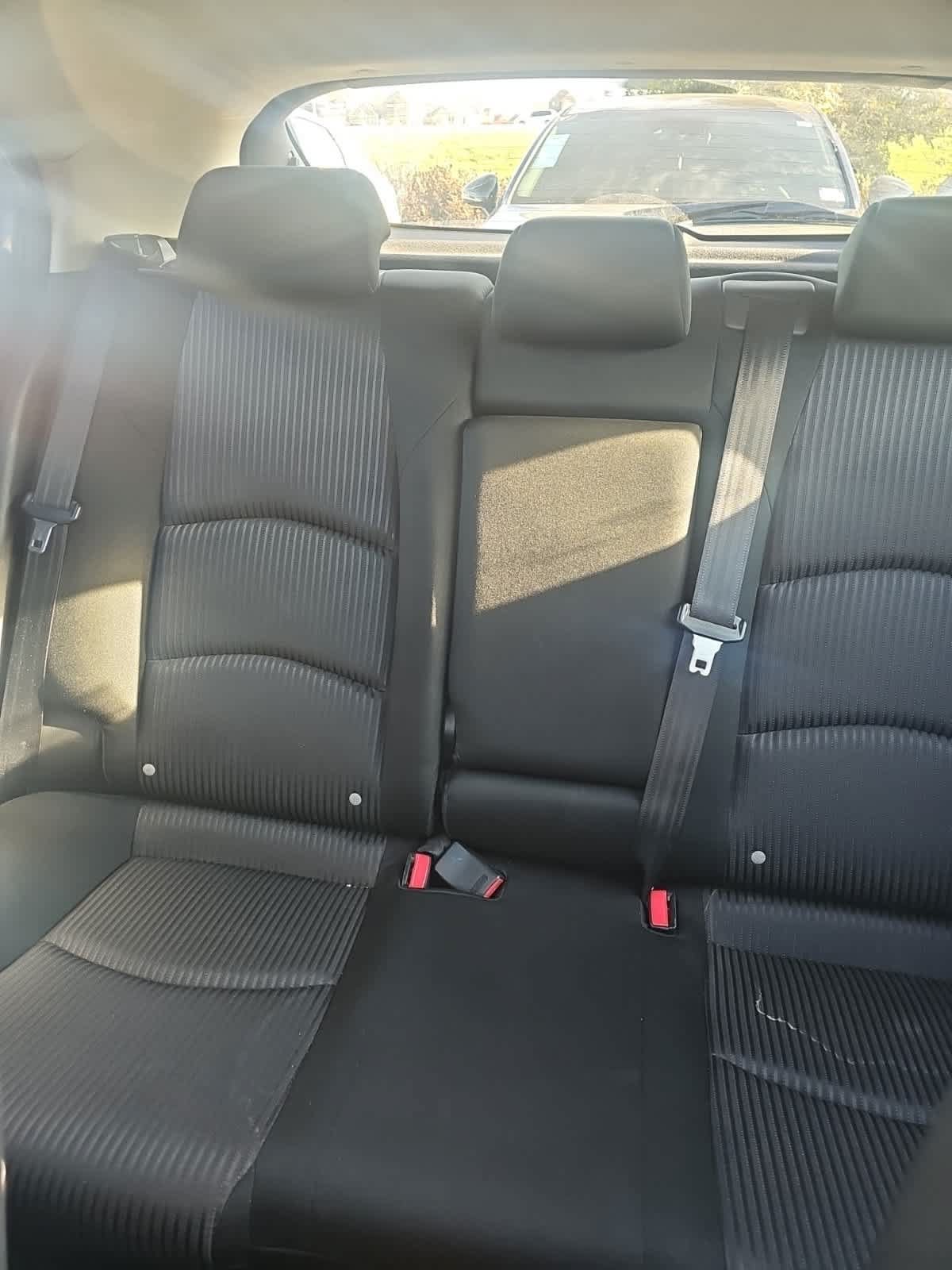 Used 2015 MAZDA MAZDA3 i Touring FWD image 4