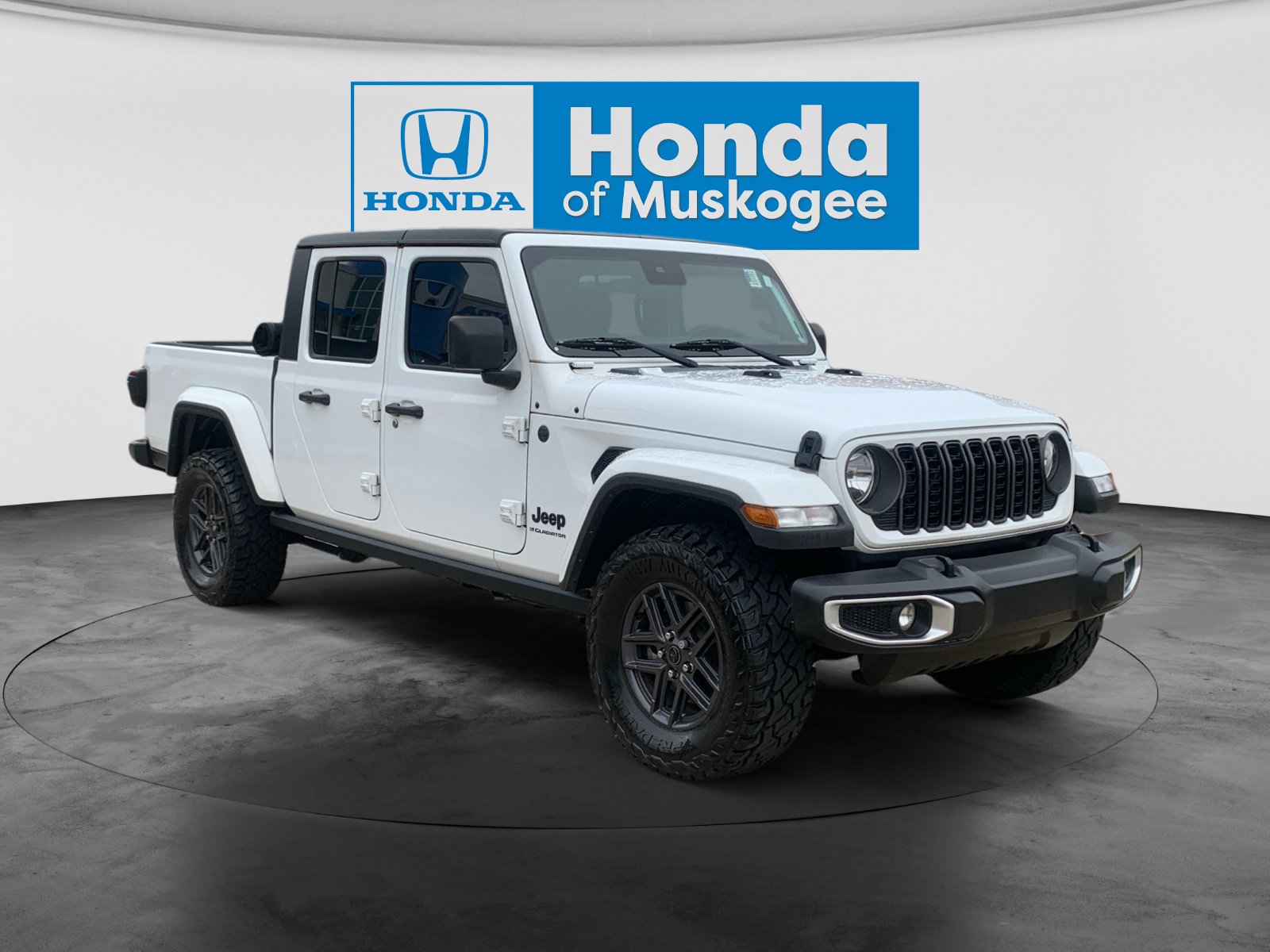 Used 2024 Jeep Gladiator Sport AWD/4WD image 3