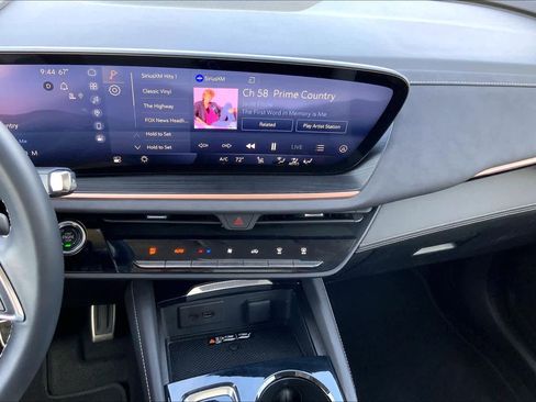 Certified 2025 Buick Envision Sport Touring image 31