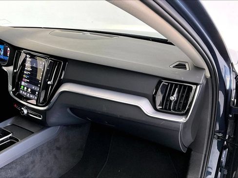 Used 2025 Volvo S60 B5 Core FWD image 19