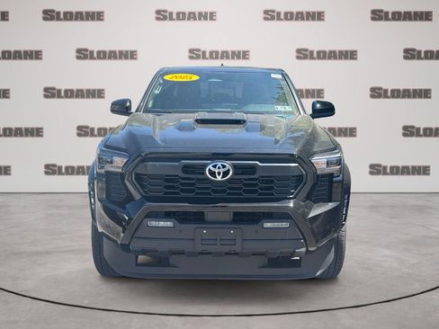 Used 2025 Toyota Tacoma TRD Sport w/ TRD Sport Upgrade Package AWD/4WD image 8