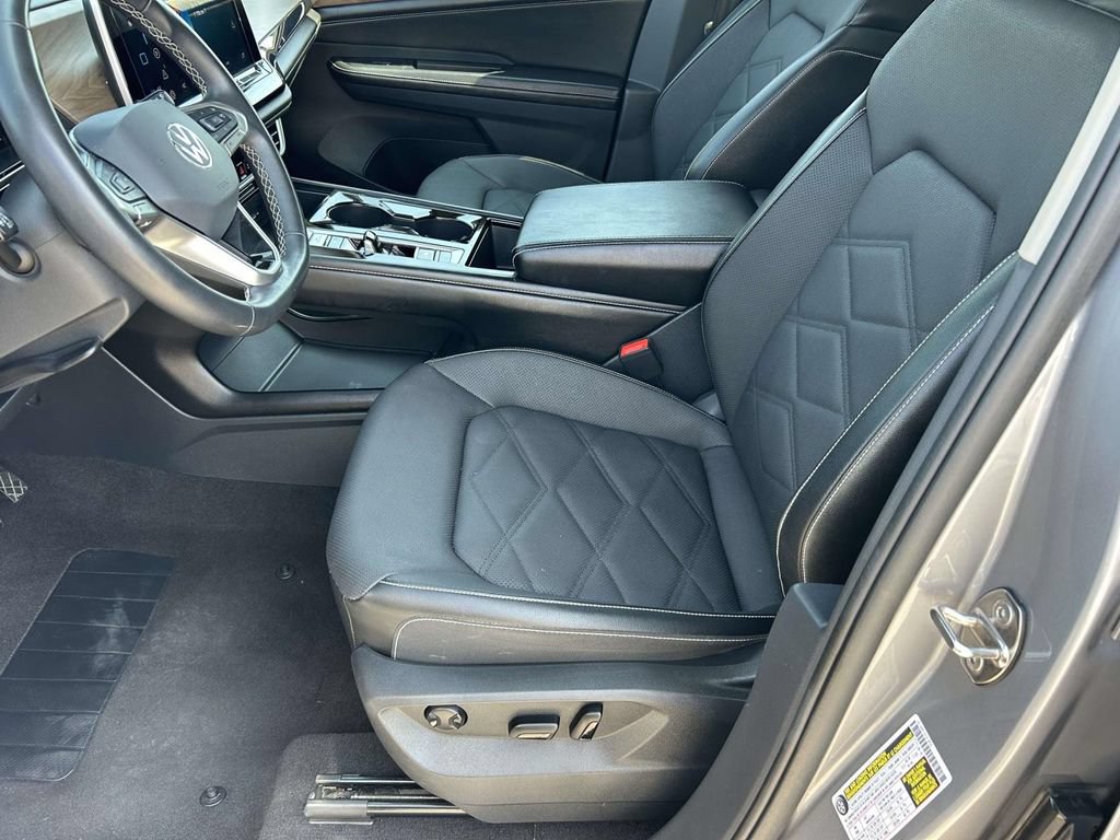 Used 2024 Volkswagen Atlas SE AWD/4WD image 15