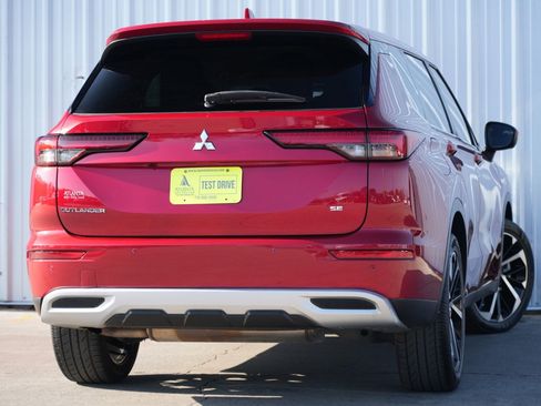 Used 2022 Mitsubishi Outlander SE image 4