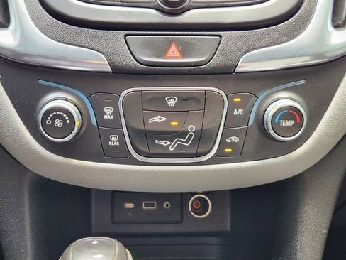 Used 2021 Chevrolet Equinox LT image 17