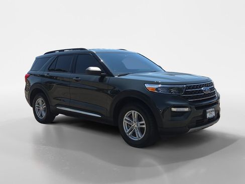Used 2023 Ford Explorer XLT w/ Equipment Group 202A AWD/4WD image 9