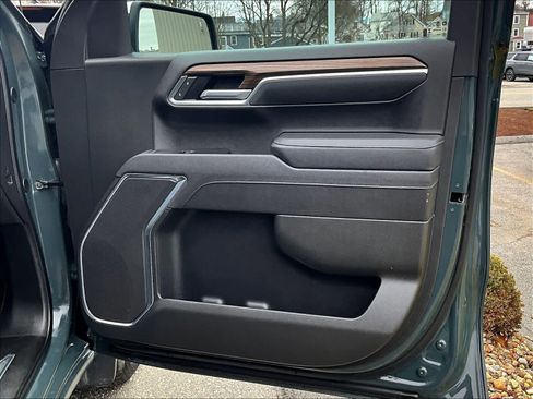 Used 2025 Chevrolet Silverado 1500 LT image 12