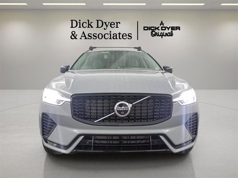 New 2025 Volvo XC60 B5 Ultra w/ Climate Package image 11