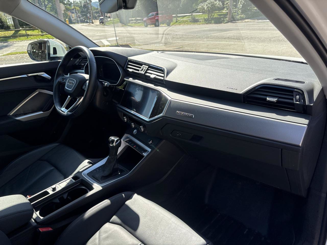 Used 2020 Audi Q3 2.0T Premium Plus AWD/4WD image 27