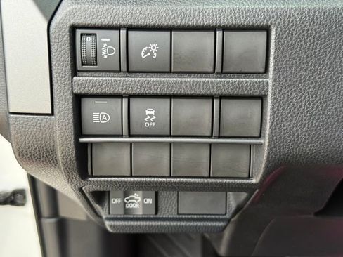 Used 2025 Toyota Tacoma TRD Off-Road AWD/4WD image 25