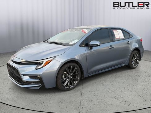 Used 2025 Toyota Corolla SE FWD image 2