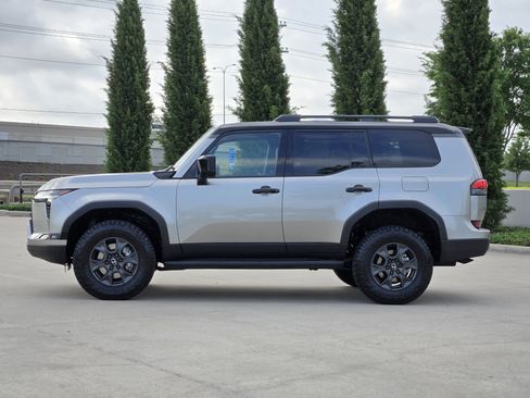 Used 2025 Lexus GX 550 image 2