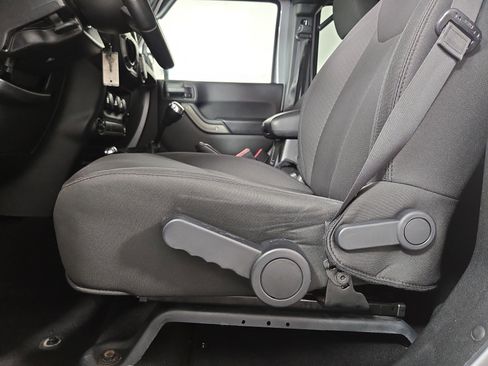 Used 2017 Jeep Wrangler Unlimited Sport image 29