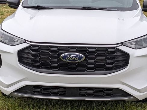 Certified 2023 Ford Escape ST-Line w/ Tech Pack #1 AWD/4WD image 9